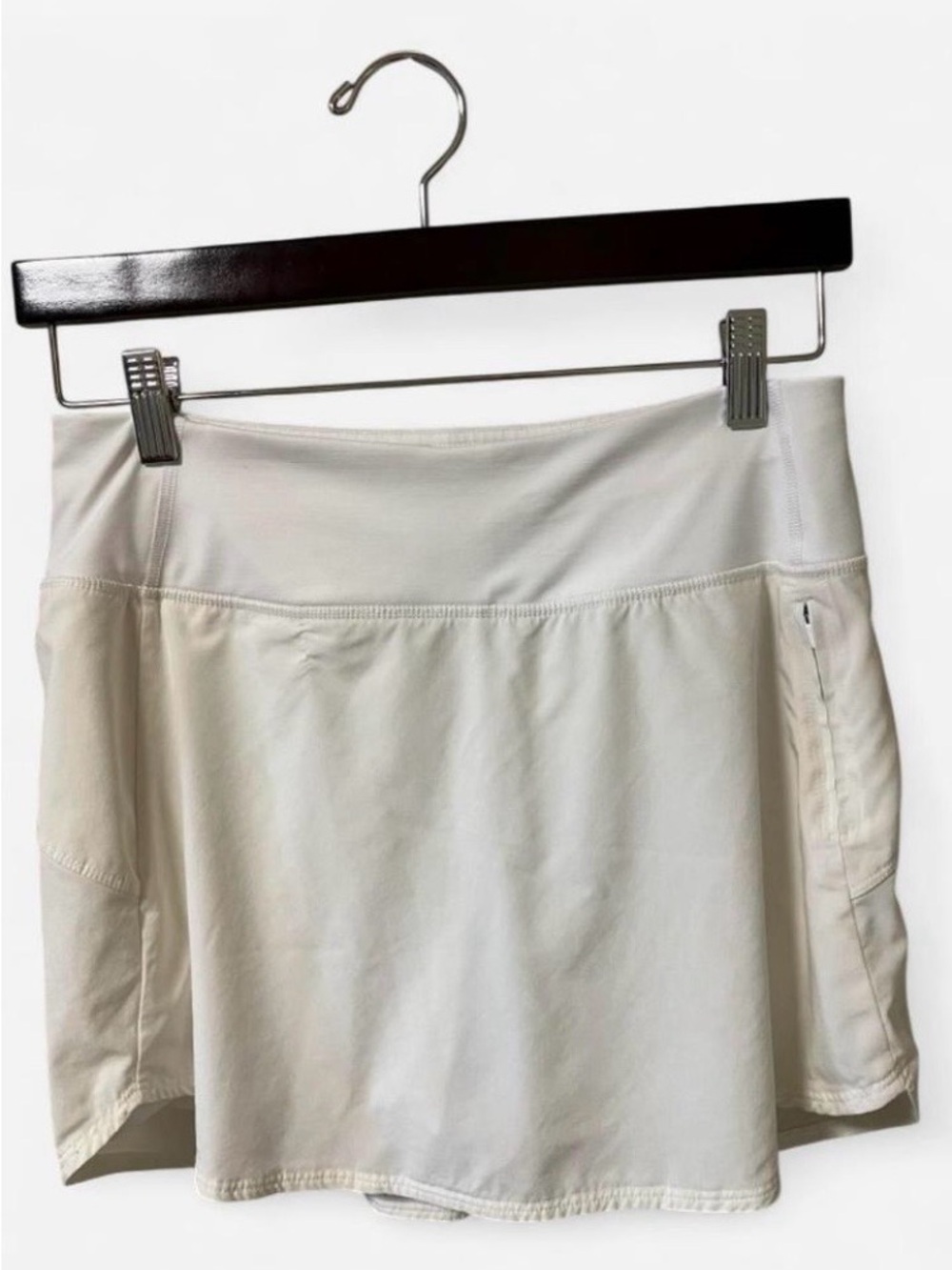 Outdoor Voices Women’s Lightweight Cream and White Active Skort Size Medium
